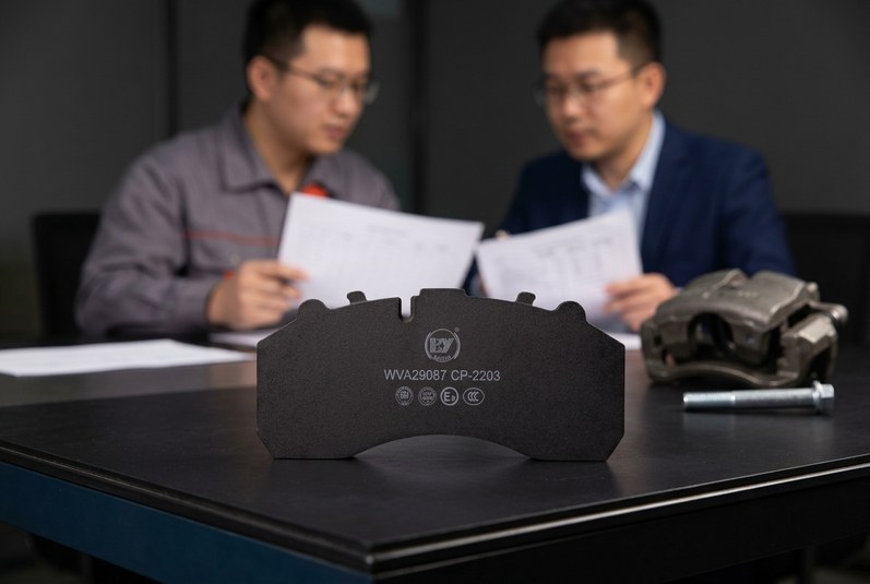 白云制动/刹车片工厂对宇通客车售后市场商用车刹车片的检验